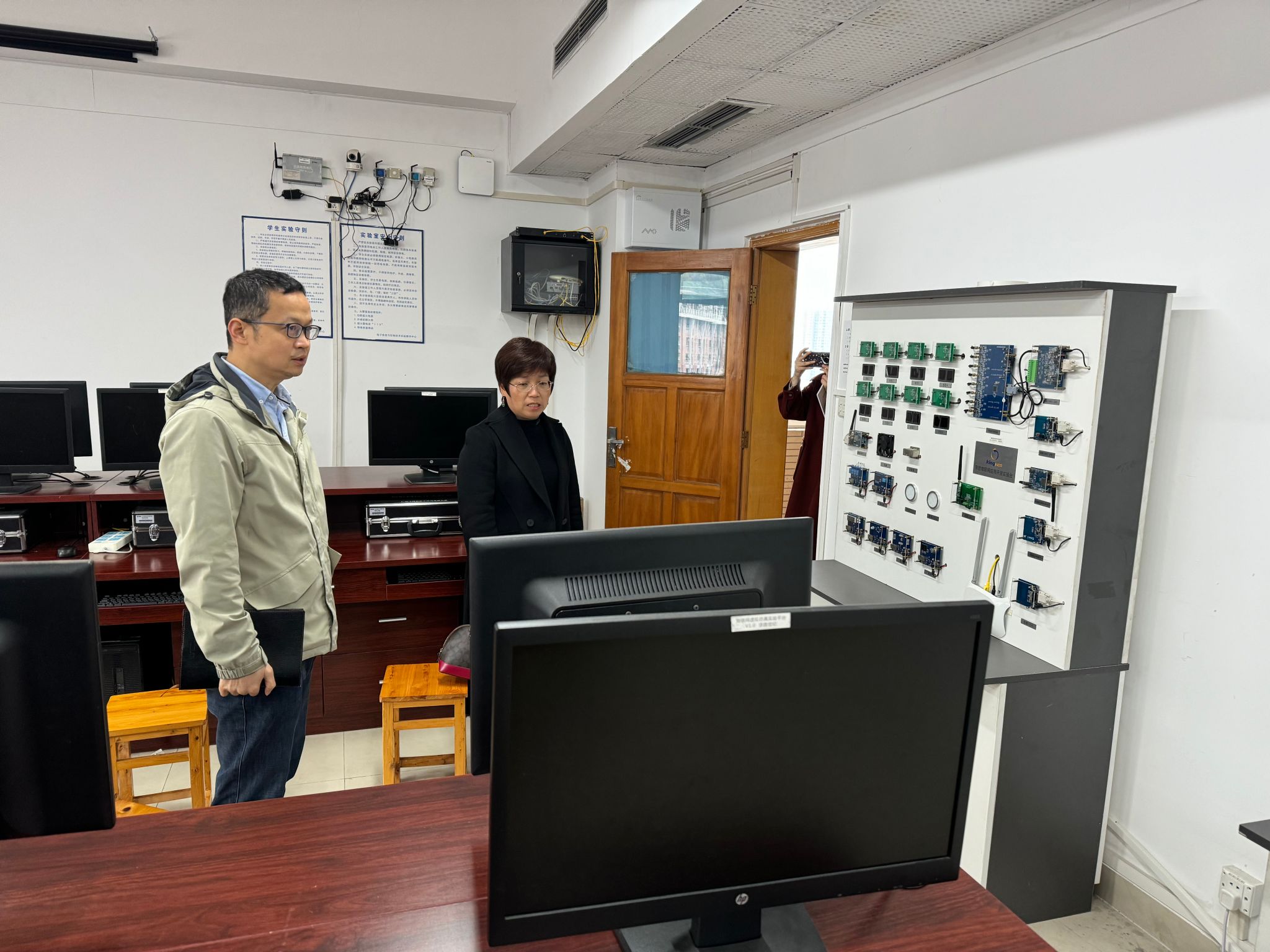 校際聯(lián)動共探新工科發(fā)展——重慶移通學院計算機學院赴重慶工商大學開展深度交流