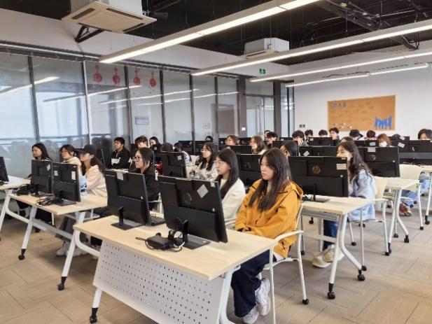 走進(jìn)前沿，啟航未來(lái) 計(jì)算機(jī)工程學(xué)院新生赴中軟國(guó)際與同濟(jì)人工智能研究院開展專業(yè)認(rèn)知實(shí)習(xí)